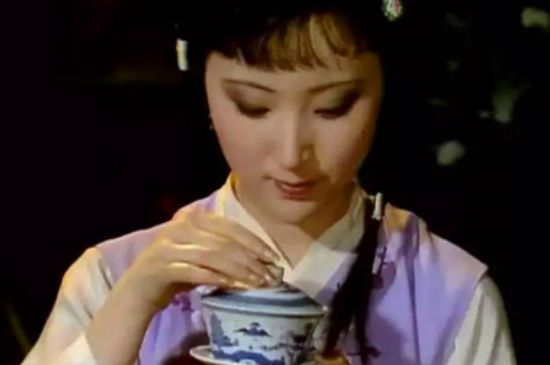 女士喝茶優(yōu)雅姿勢(shì)，女士正確喝茶姿勢(shì)禮儀