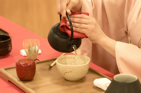 女人喝茶要行扣茶禮嗎，叩茶禮女士能用嗎？