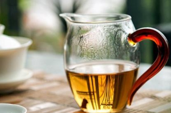 福鼎白茶能長(zhǎng)時(shí)間悶泡嗎，老白茶可以悶著喝嗎？