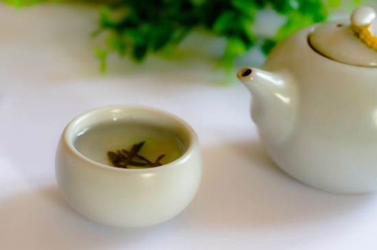 綠茶碧螺春怎么泡簡(jiǎn)易步驟，沖泡碧螺春的十二步驟口訣