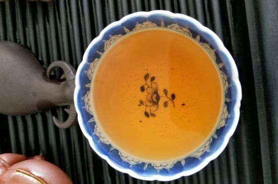 大紅袍第一泡要倒掉嗎，洗茶水需倒掉但第一泡出湯