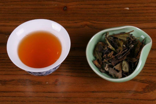 福鼎白茶能長(zhǎng)時(shí)間悶泡嗎，老白茶可以悶著喝嗎？