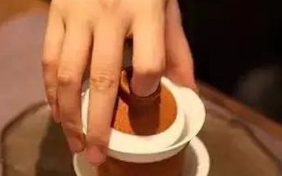 三才蓋碗的正確拿法，三才蓋碗抓碗法圖解