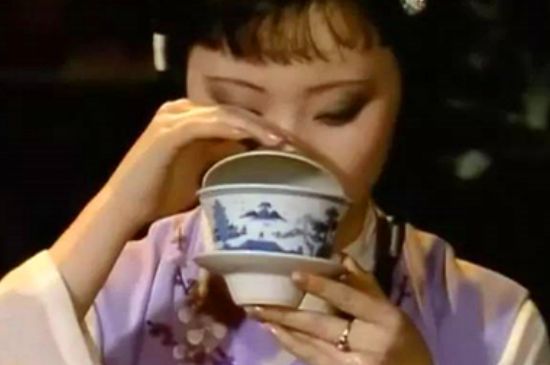 女士喝茶優(yōu)雅姿勢(shì)，女士正確喝茶姿勢(shì)禮儀