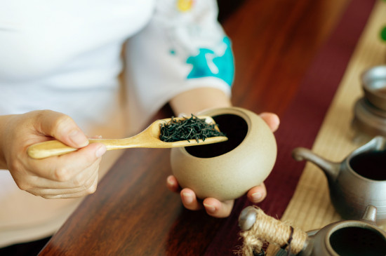 女人喝茶要行扣茶禮嗎，叩茶禮女士能用嗎？