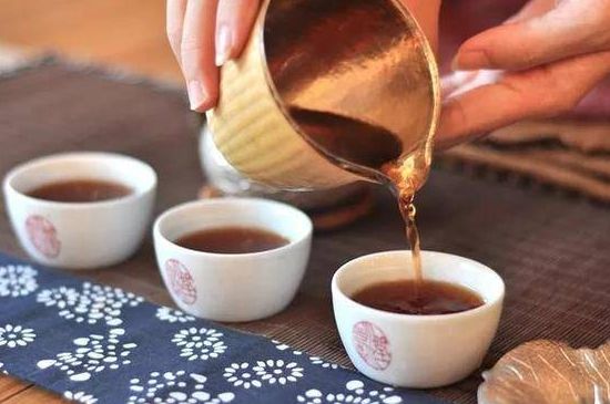 喝茶茶桌上的禮儀有哪些，泡茶待客十大禮儀不可不做！
