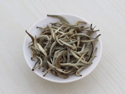 白茶品質(zhì)如何區(qū)分，白茶的優(yōu)劣質(zhì)量辨別方法