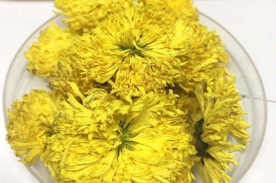 菊花茶大朵小朵有什么區(qū)別，菊花喝大朵還是小朵？