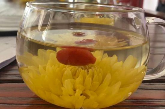 晚上可以喝菊花茶泡水嗎，睡覺前能不能喝菊花茶？