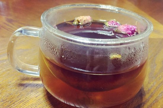 喝玫瑰花茶能祛斑嗎，玫瑰花茶有祛斑的功效嗎？