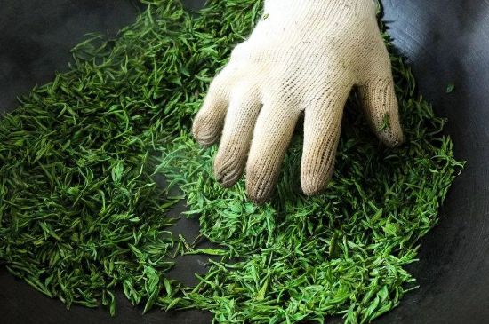 龍井茶炒茶葉怎么炒出好茶色，茶葉怎樣做出來(lái)最綠？