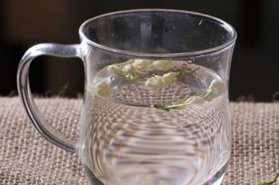 茉莉泡水禁忌，茉莉干花泡水的功效與禁忌