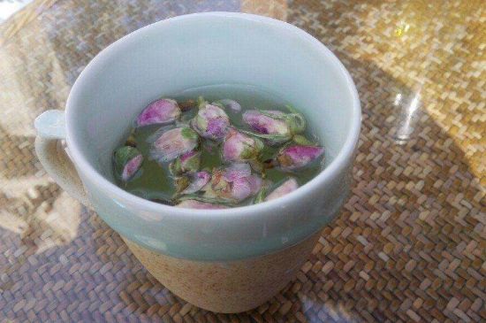 玫瑰花泡茶祛斑要多久見效，喝玫瑰花茶多久能祛斑？
