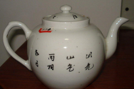 瓷壺適合泡什么茶，瓷器茶具喝什么茶好