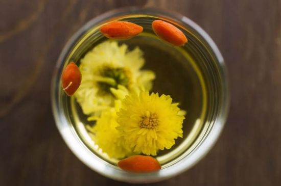 菊花茶的最佳搭配有哪幾樣，菊花茶和什么搭配喝效果好？