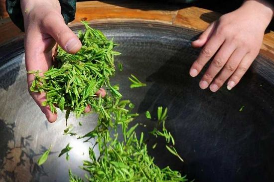 龍井茶炒茶葉怎么炒出好茶色，茶葉怎樣做出來(lái)最綠？