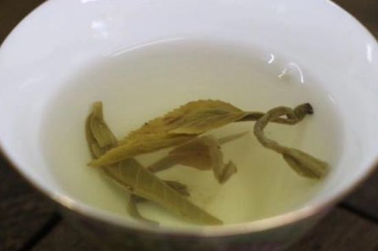 茉莉龍珠泡開后為什么都是梗，茉莉龍珠泡開后什么樣？