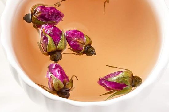 玫瑰花泡茶祛斑要多久見效，喝玫瑰花茶多久能祛斑？