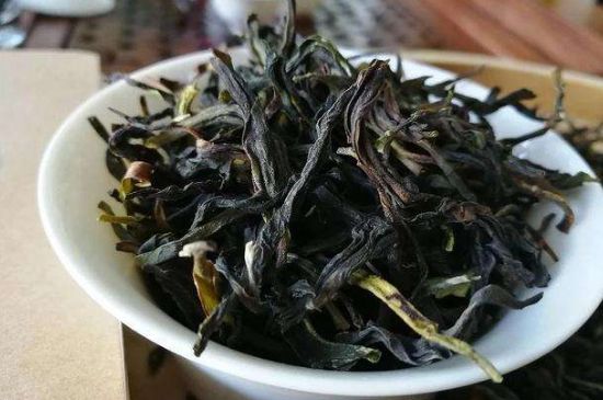鴨屎香單叢雪片茶的特點(diǎn)，鳳凰雪片茶有什么特點(diǎn)？