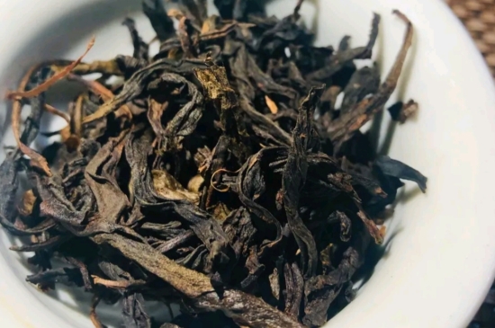 長(zhǎng)期喝巖茶會(huì)上火嗎？巖茶這樣喝了容易上火！