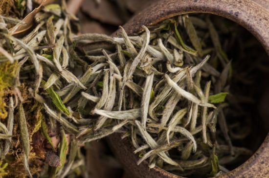 福鼎白茶要喝老的嗎，為什么喝白茶要喝老茶存新茶？