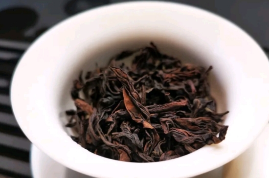 長(zhǎng)期喝巖茶會(huì)上火嗎？巖茶這樣喝了容易上火！