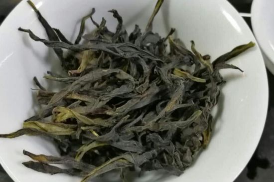 蜜蘭香和鴨屎香區(qū)別，鳳凰單樅鴨屎香vs蜜蘭香圖片對(duì)比