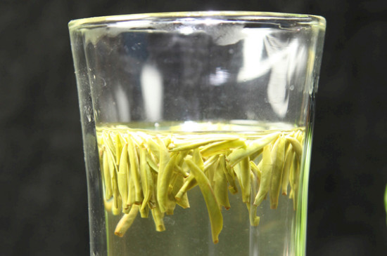 竹葉青茶泡不立起來怎么回事，竹葉青茶怎么泡立起來