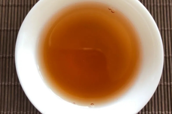 老白茶上火還是去火？夏季喝煮的老白茶會容易上火！