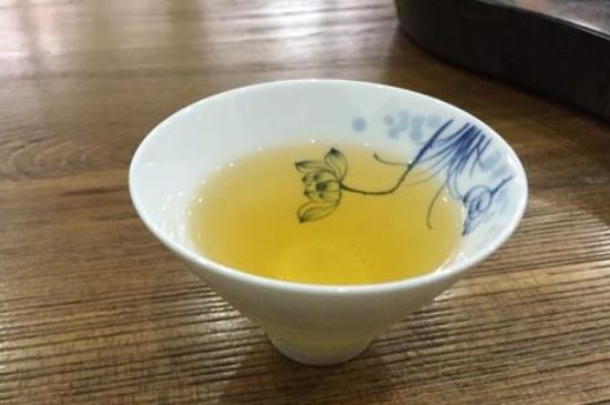 鴨屎香單叢雪片茶的特點(diǎn)，鳳凰雪片茶有什么特點(diǎn)？