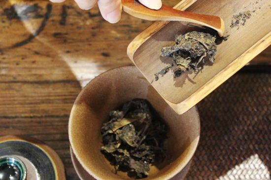 茯磚茶與普洱茶哪個(gè)好，茯茶和普洱茶口味區(qū)別