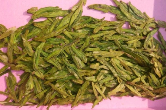 西湖龍井新茶和陳茶的區(qū)別，怎么區(qū)分龍井新茶和舊茶？