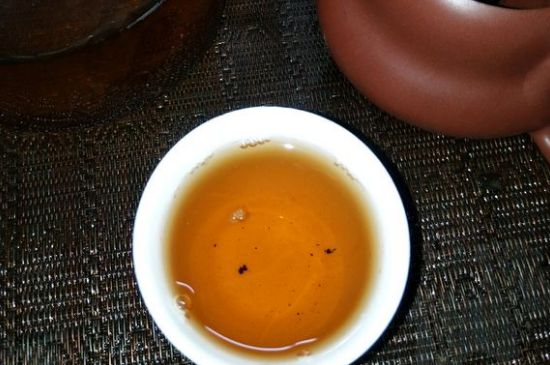 黑茶排濕毒的身體表現(xiàn)，喝黑茶排毒反應(yīng)癥狀