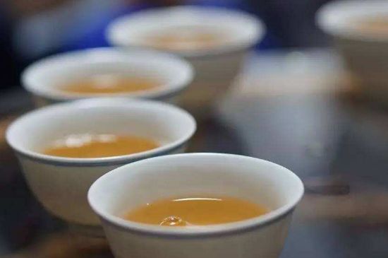茯磚茶與普洱茶哪個(gè)好，茯茶和普洱茶口味區(qū)別