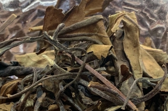 老白茶上火還是去火？夏季喝煮的老白茶會容易上火！