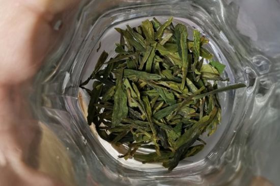 龍井茶放二年了能喝嗎，過期龍井茶的妙用！