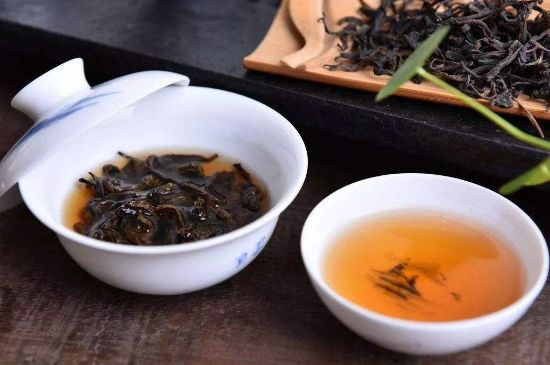 茯磚茶與普洱茶哪個(gè)好，茯茶和普洱茶口味區(qū)別