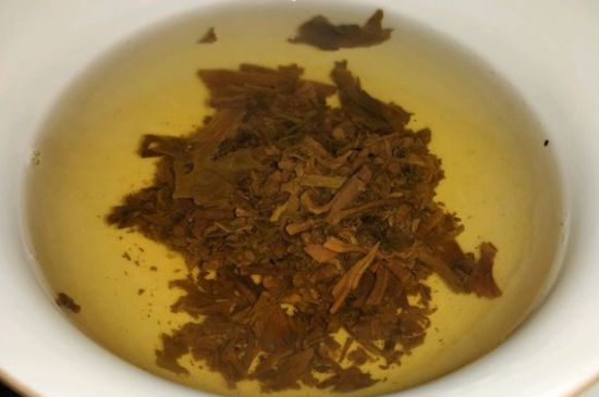 女人喝紅茶好還是喝普洱茶好，普洱茶和紅茶哪個(gè)適合女人喝
