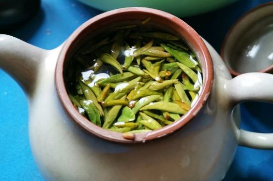 龍井茶放二年了能喝嗎，過期龍井茶的妙用！