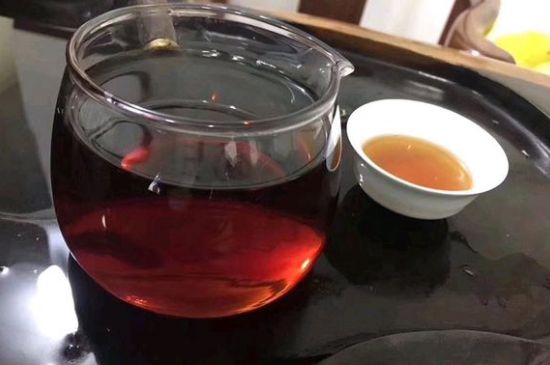 黑茶排濕毒的身體表現(xiàn)，喝黑茶排毒反應(yīng)癥狀